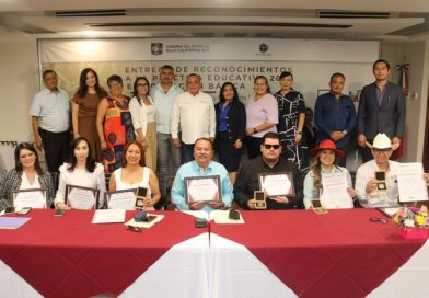 Reconoce USICAMM a docentes destacados por su innovación pedagógica.